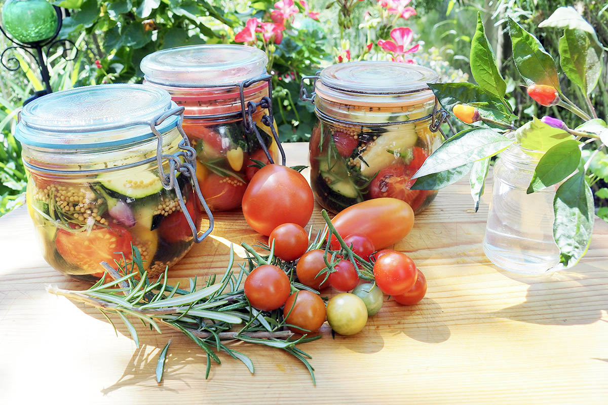 Tomaten-Zucchini-im-Glas